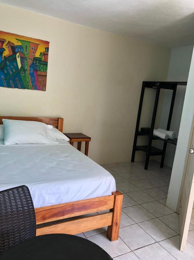 Sunshine Hotel Little Corn Island Esterno foto