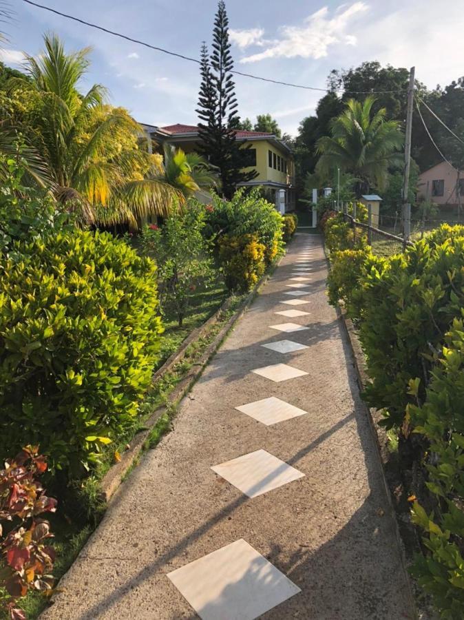 Sunshine Hotel Little Corn Island Esterno foto