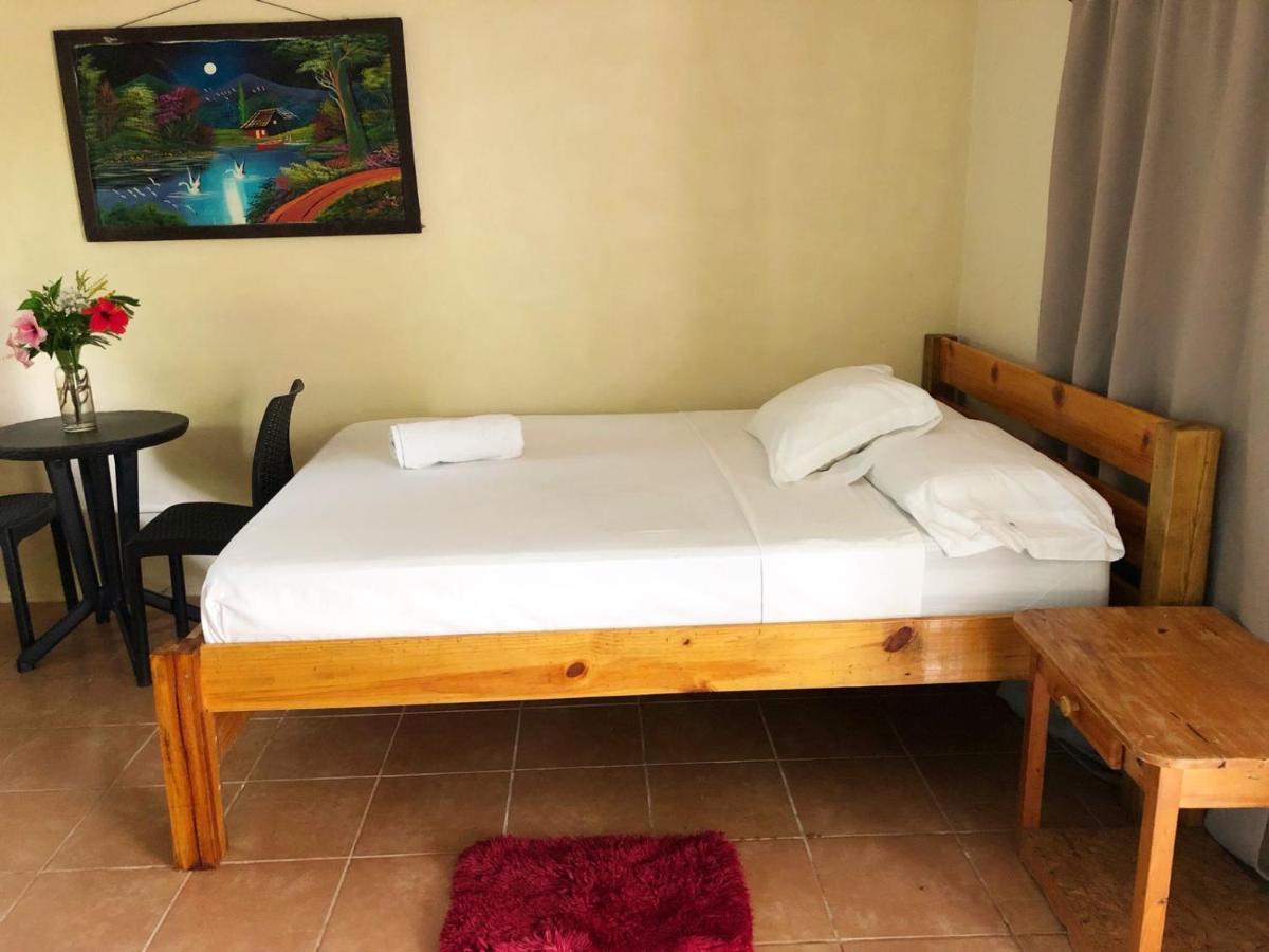 Sunshine Hotel Little Corn Island Esterno foto