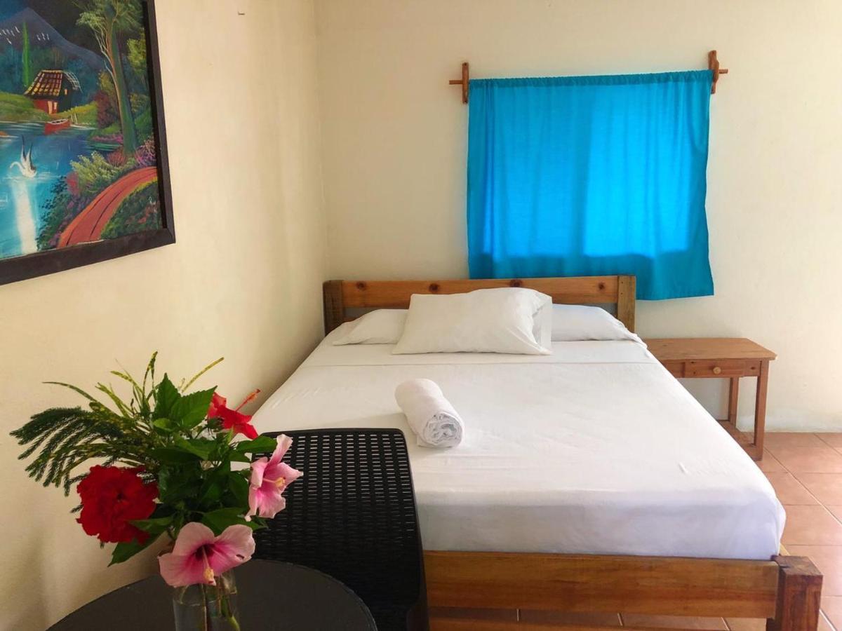 Sunshine Hotel Little Corn Island Esterno foto