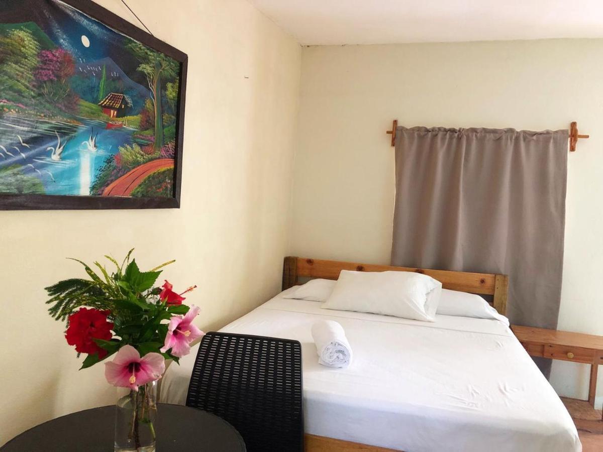 Sunshine Hotel Little Corn Island Esterno foto