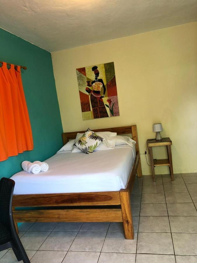 Sunshine Hotel Little Corn Island Esterno foto